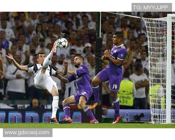 英超赛场惊现冷门皇马以一球小胜尤文图斯引发全场热议