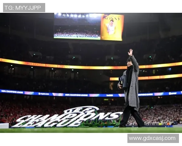 欧冠大战利物浦大胜曼联红牌争议引发全场热议