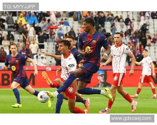 西甲激战本菲卡与巴萨握手言和转会传闻引发热议