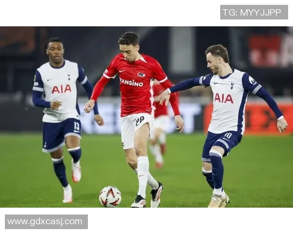 热刺小胜里昂乌龙球成比赛转折点引发全场沸腾