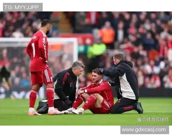 西甲激战：里昂与利物浦0比0平点球大战引发争议判罚全场沸腾